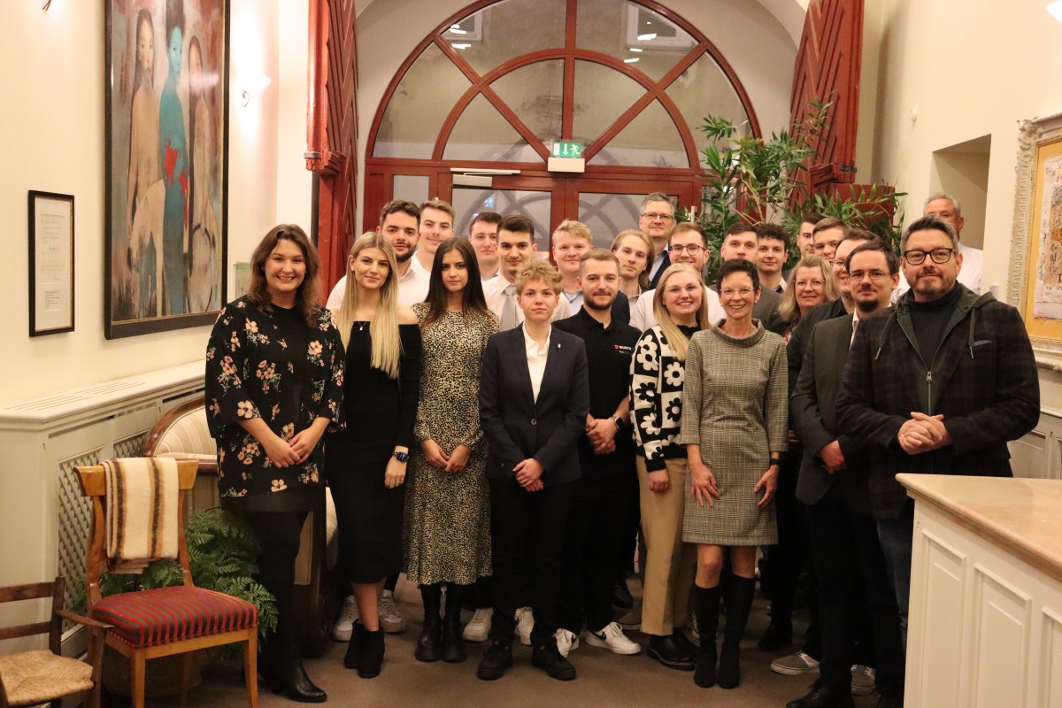 Würth IT celebrates the graduation of 19 university and apprenticeship graduates