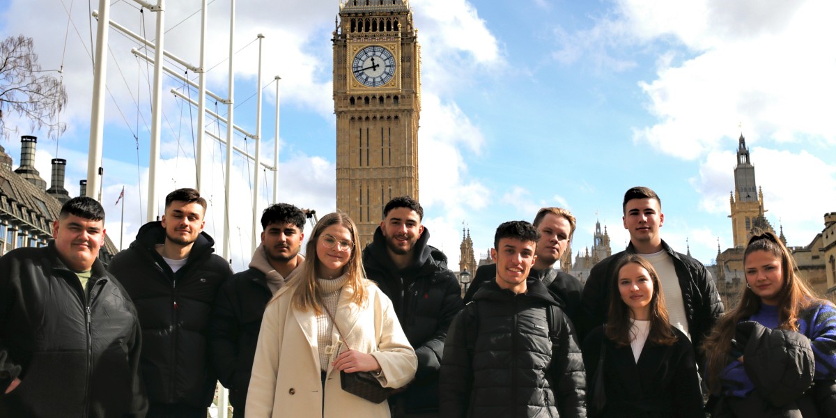 Würth IT Young Talent engagiert sich für Erinnerung und Frieden Würth IT Young Talent engagiert sich für Erinnerung und Frieden